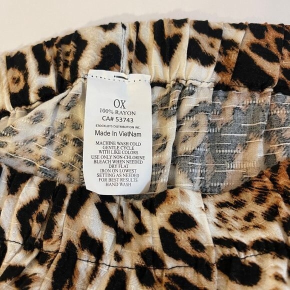 Women's Animal Printed Wide- Leg Pants Side Pockets - Plus Size - Picture 9 of 15